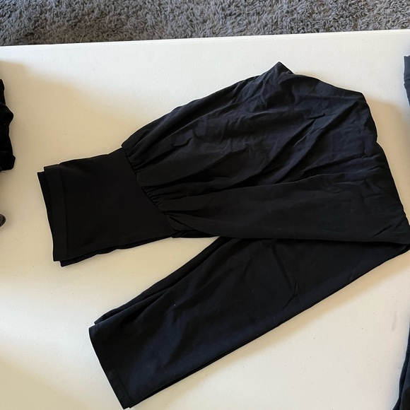 MOTHERHOOD MATERNITY BASIC LAYERING SECRET FIT BELLY MATERNITY BLACK LEGGINGS - Picture 2 of 9